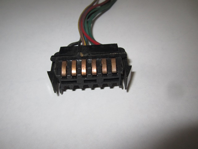 USED INSTRUMENT CLUSTER CONNECTOR