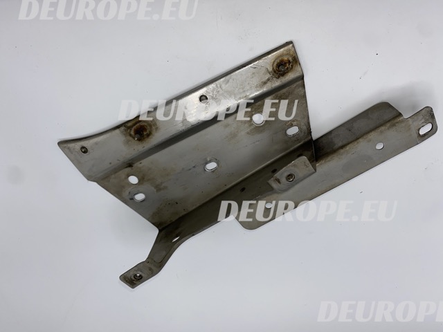 RR VALANCE BRKT RH